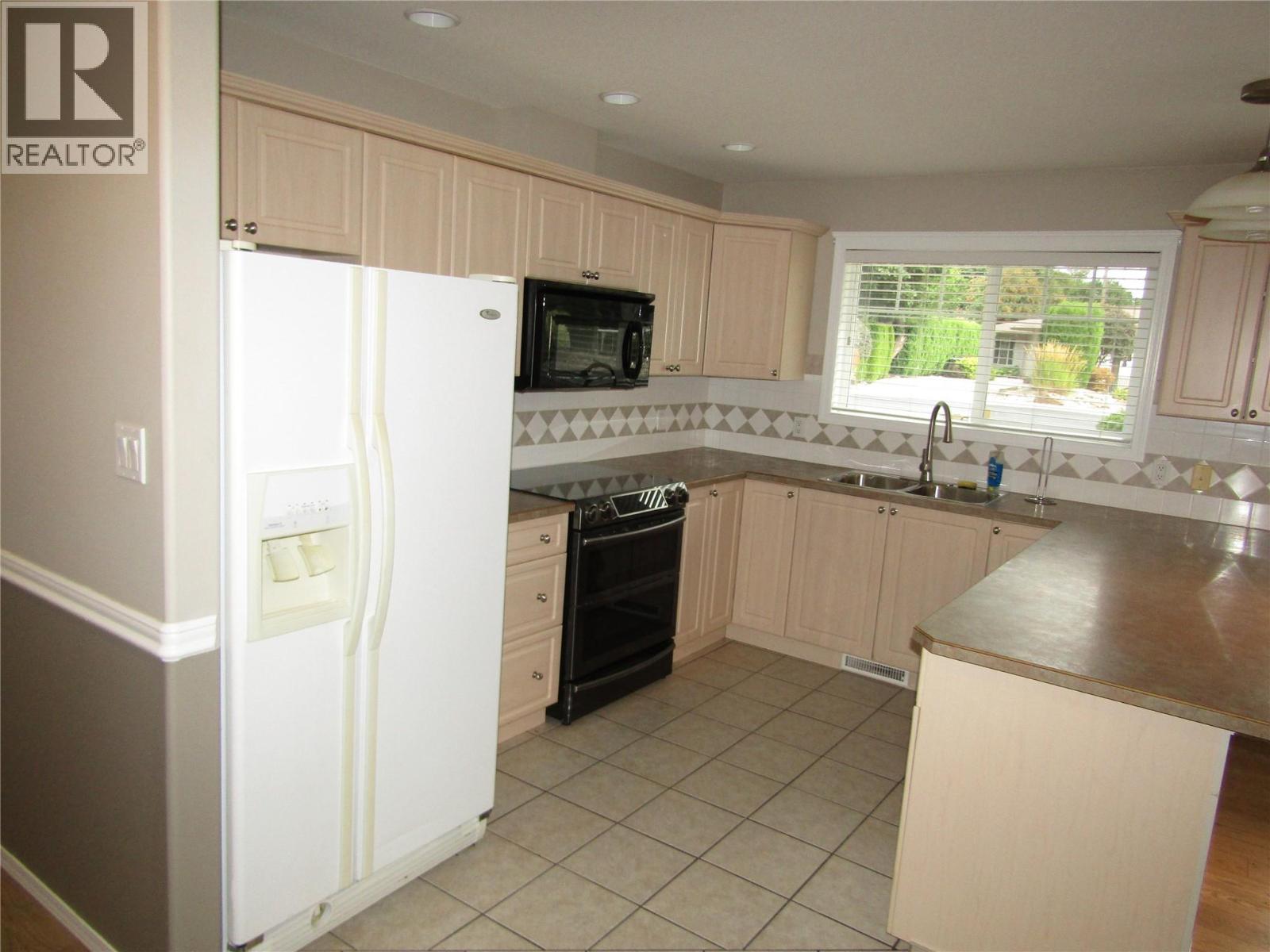 707 76th Avenue Unit# #5, Grand Forks, British Columbia  V0H 1H0 - Photo 4 - 10399489