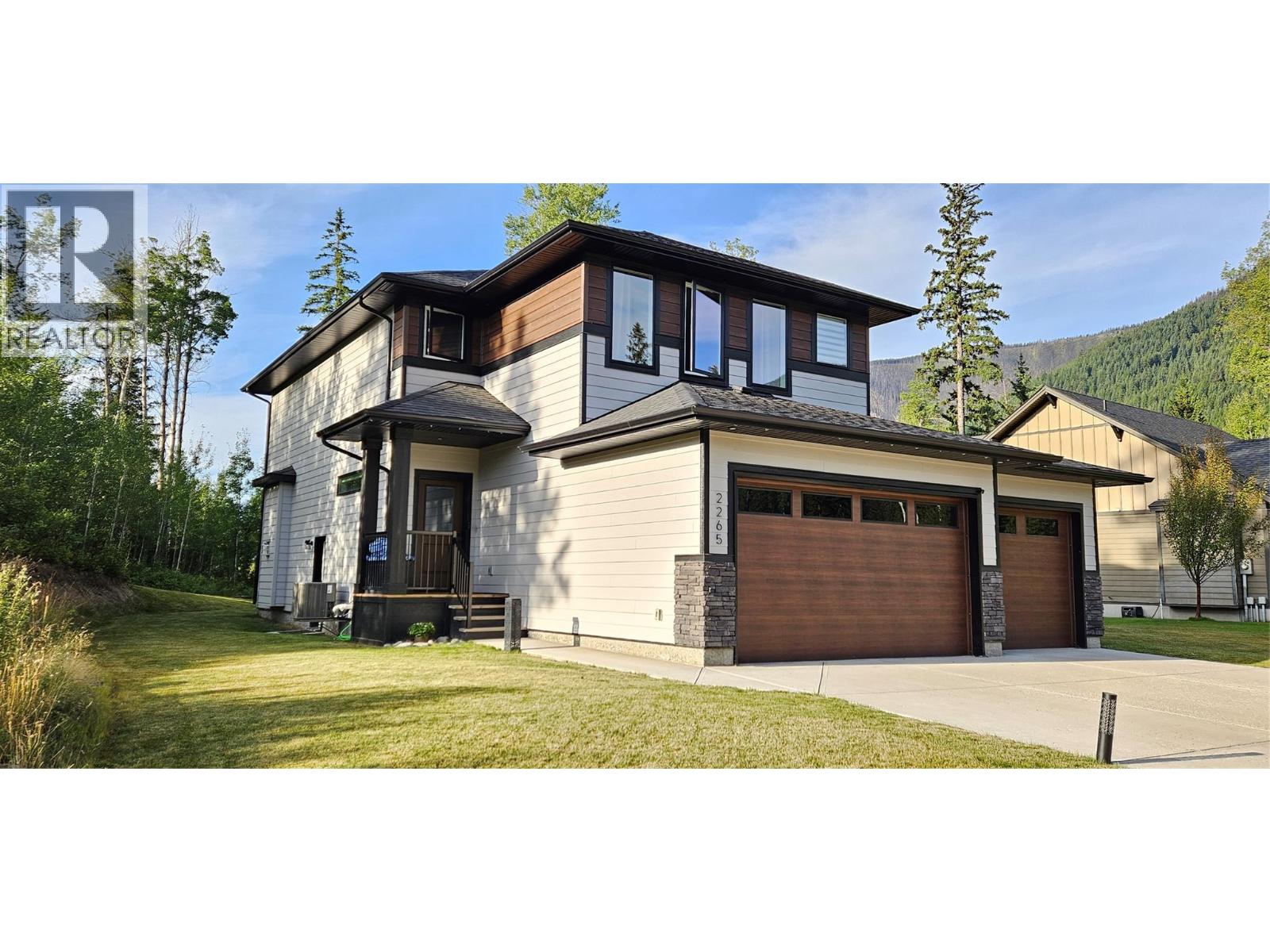 2265 Black Hawk Drive, Sparwood, British Columbia  V0B 2G2 - Photo 1 - 10399243