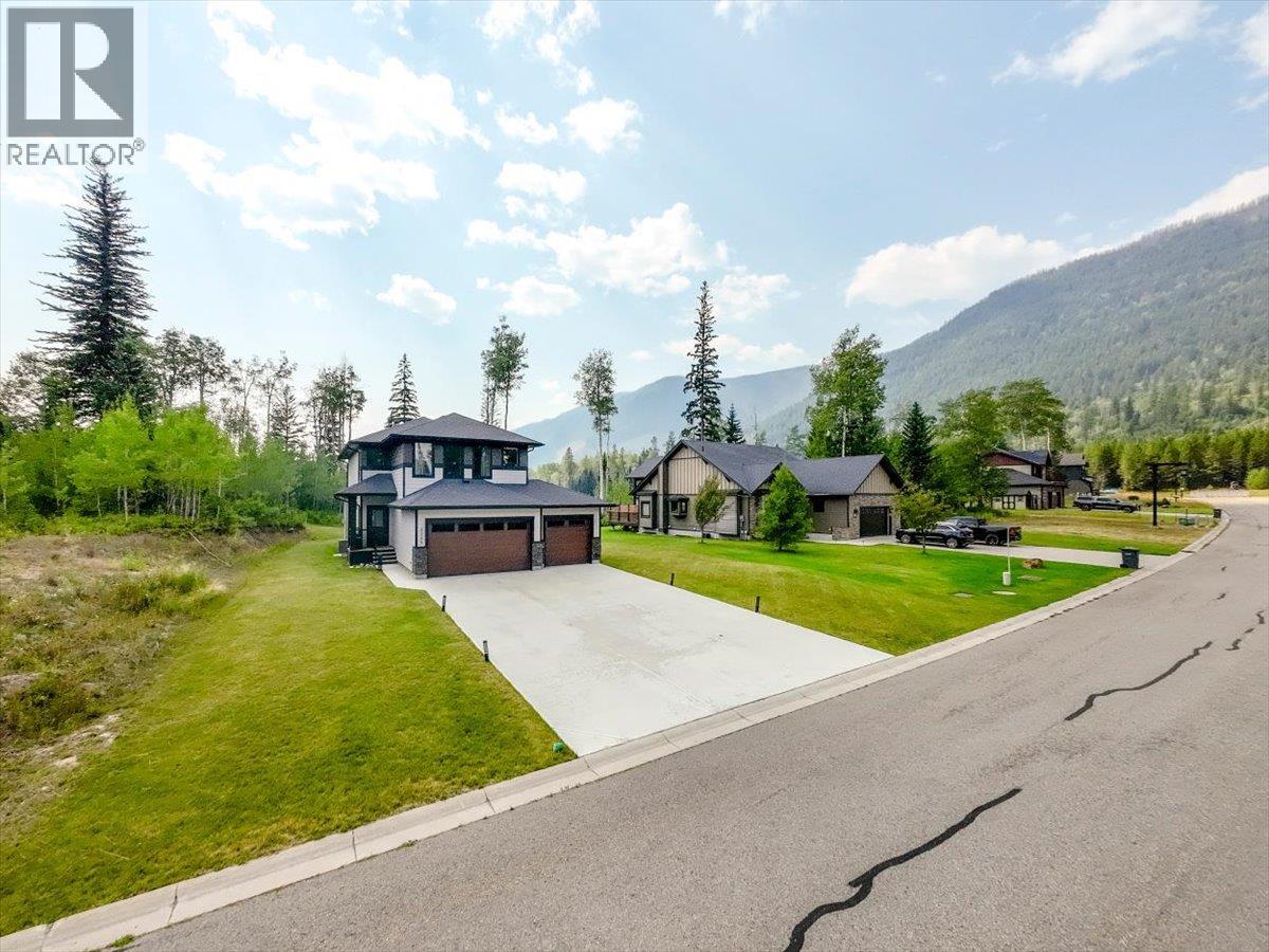 2265 Black Hawk Drive, Sparwood, British Columbia  V0B 2G2 - Photo 3 - 10399243