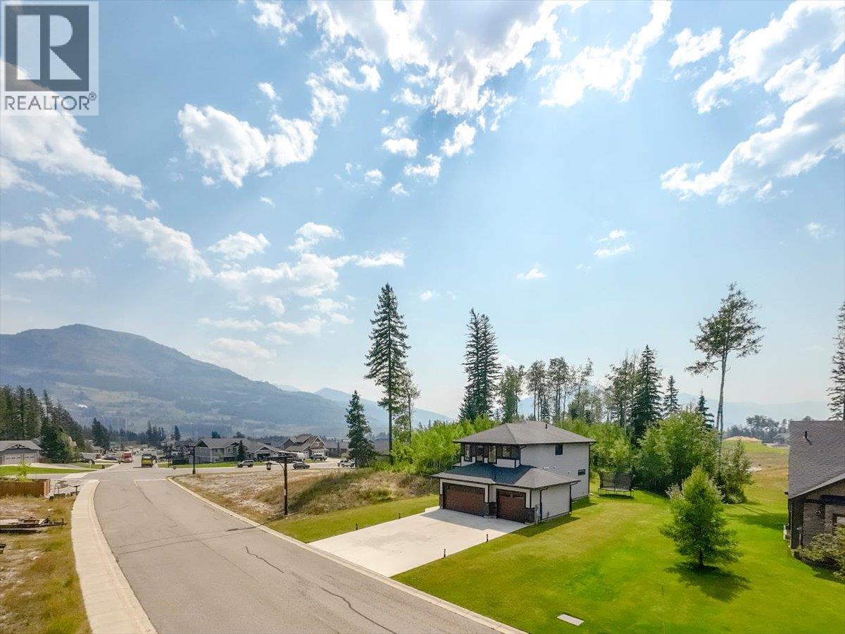 2265 Black Hawk Drive, Sparwood, British Columbia  V0B 2G2 - Photo 4 - 10399243
