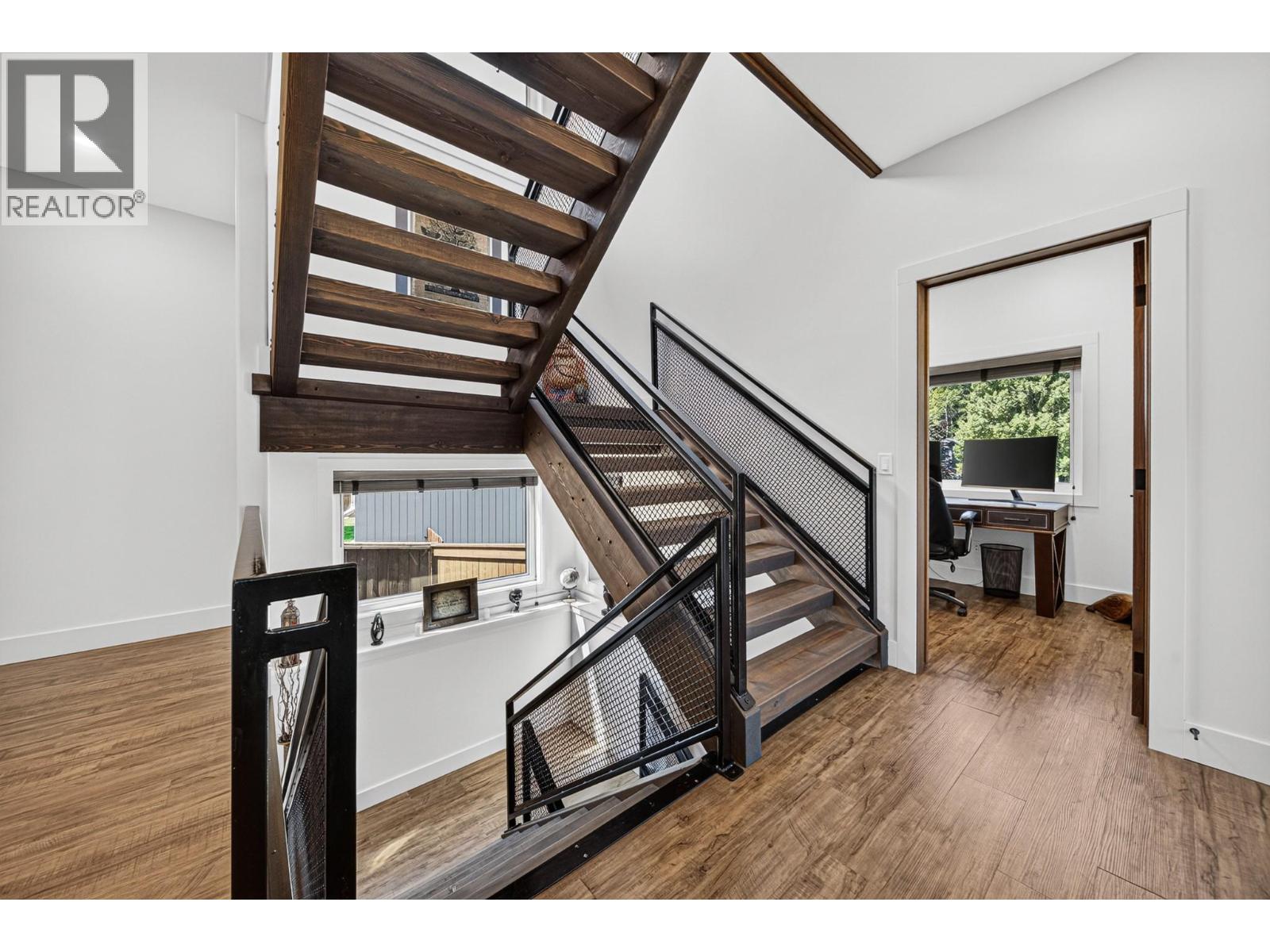 1305 Briarwood Place, Sparwood, British Columbia  V0B 2G2 - Photo 3 - 10398739