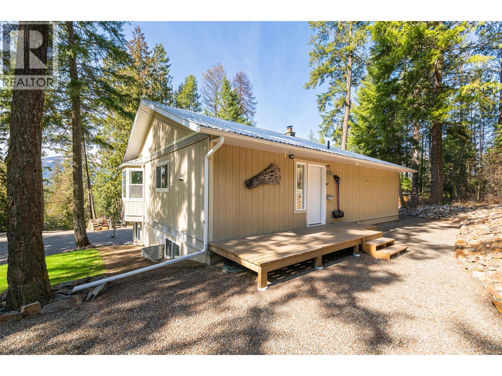 1988 Porthill Road, Creston, British Columbia  V0B 1G2 - Photo 38 - 10399678