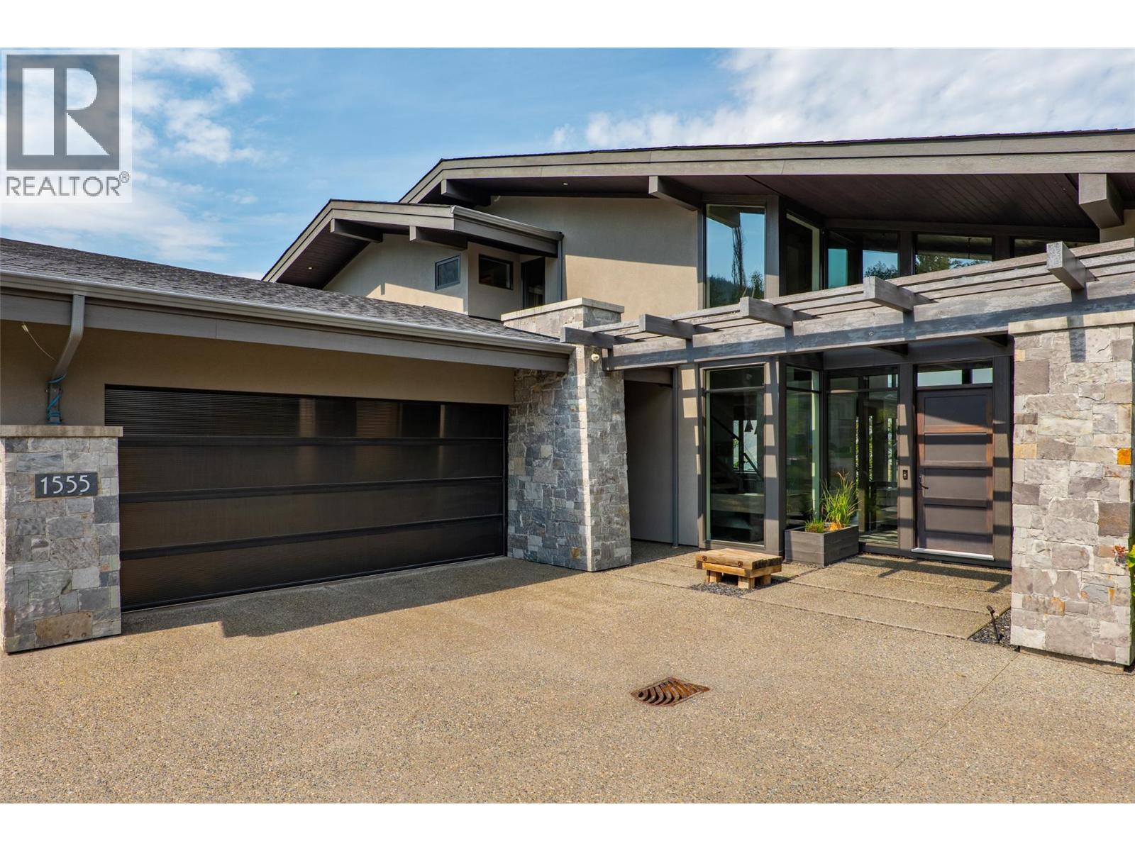 1555 Kicking Horse Way, Kamloops, British Columbia  V2E 2L8 - Photo 2 - 10399581