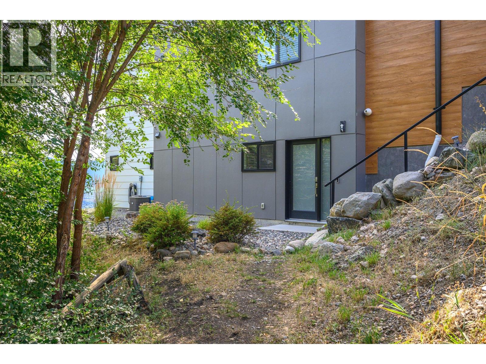 206 Vineyard Way, Vernon, British Columbia  V1H 1Z7 - Photo 5 - 10399551