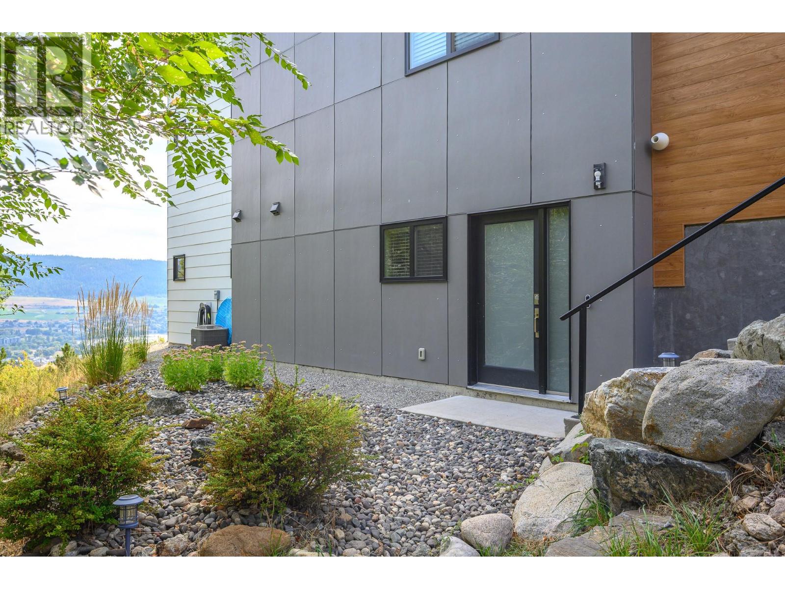 206 Vineyard Way, Vernon, British Columbia  V1H 1Z7 - Photo 6 - 10399551