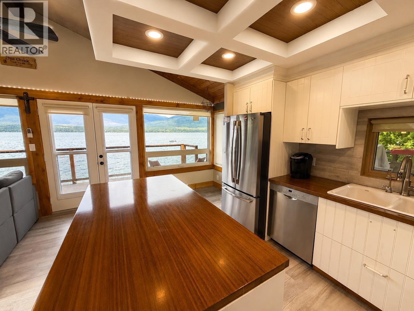 3981 Eagle Bay Road, Eagle Bay, British Columbia  V0E 1T0 - Photo 3 - 10399634