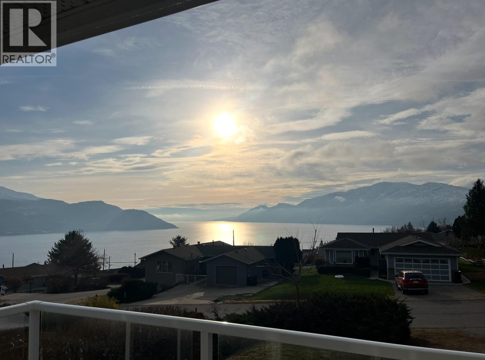 6160 Davies Crescent, Peachland, British Columbia  V0H 1X7 - Photo 4 - 10399503
