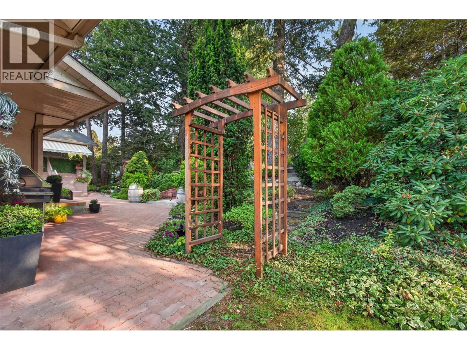 3931 Todd Road, Kelowna, British Columbia  V1W 4B3 - Photo 35 - 10399577