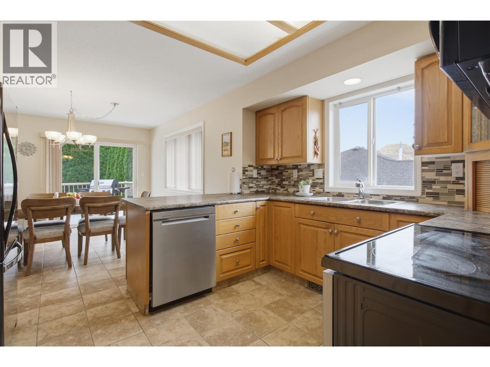 368 Tuxford Drive, Kamloops, British Columbia  V2E 2M7 - Photo 8 - 10399601