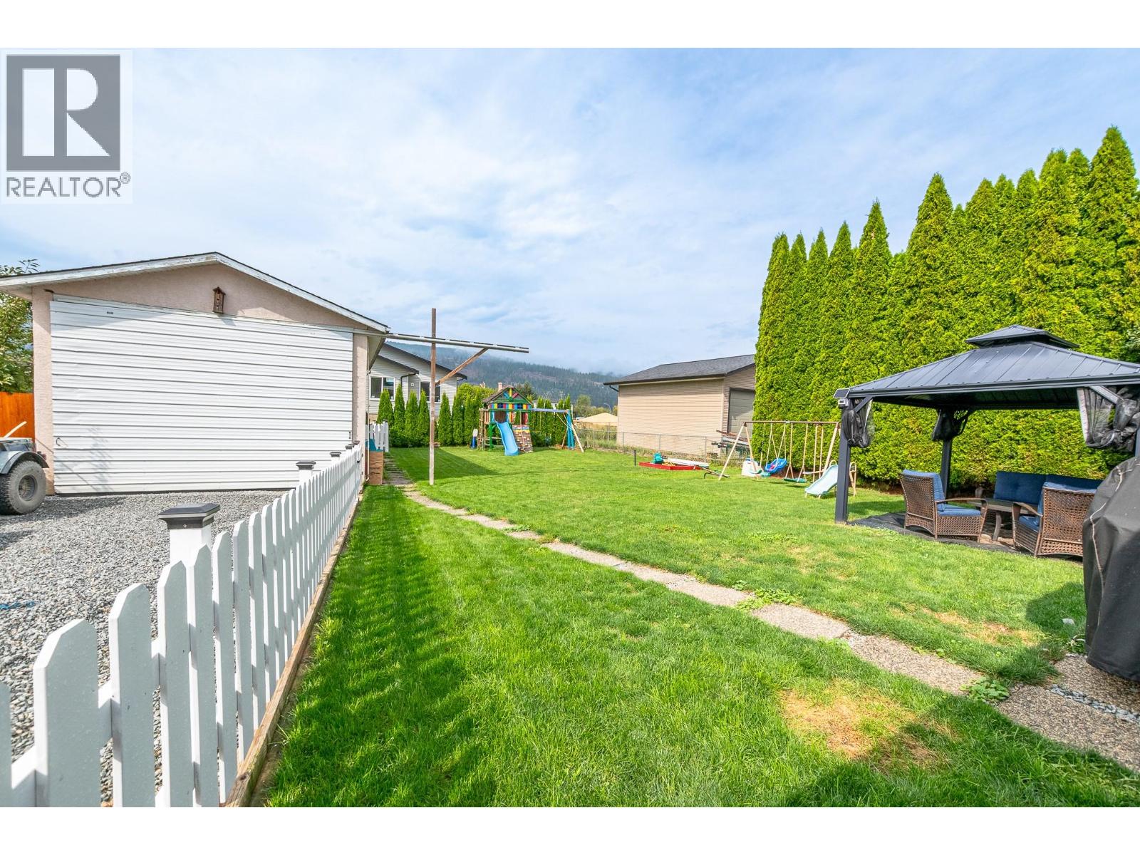 2010 Heitman Street, Enderby, British Columbia  V0E 1V2 - Photo 32 - 10399466