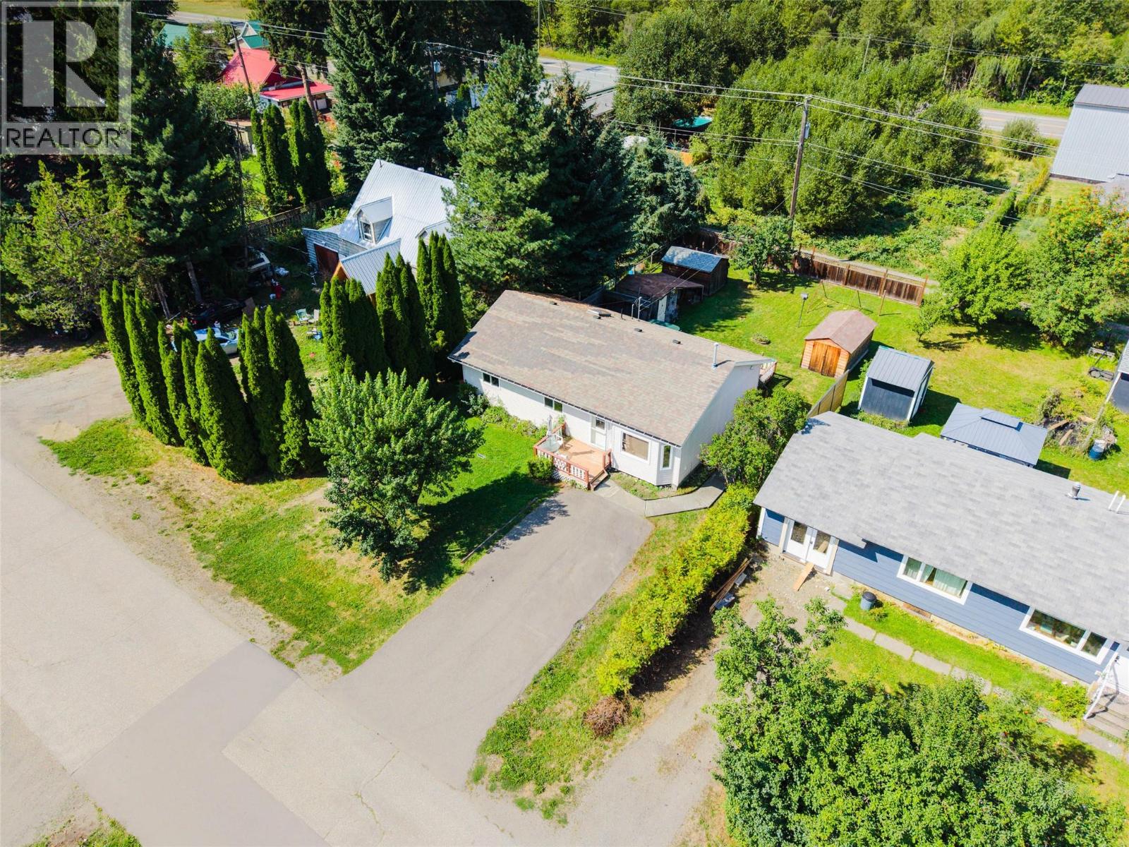 110 Davies Avenue, Salmo, British Columbia  V0G 1Z0 - Photo 2 - 10399406