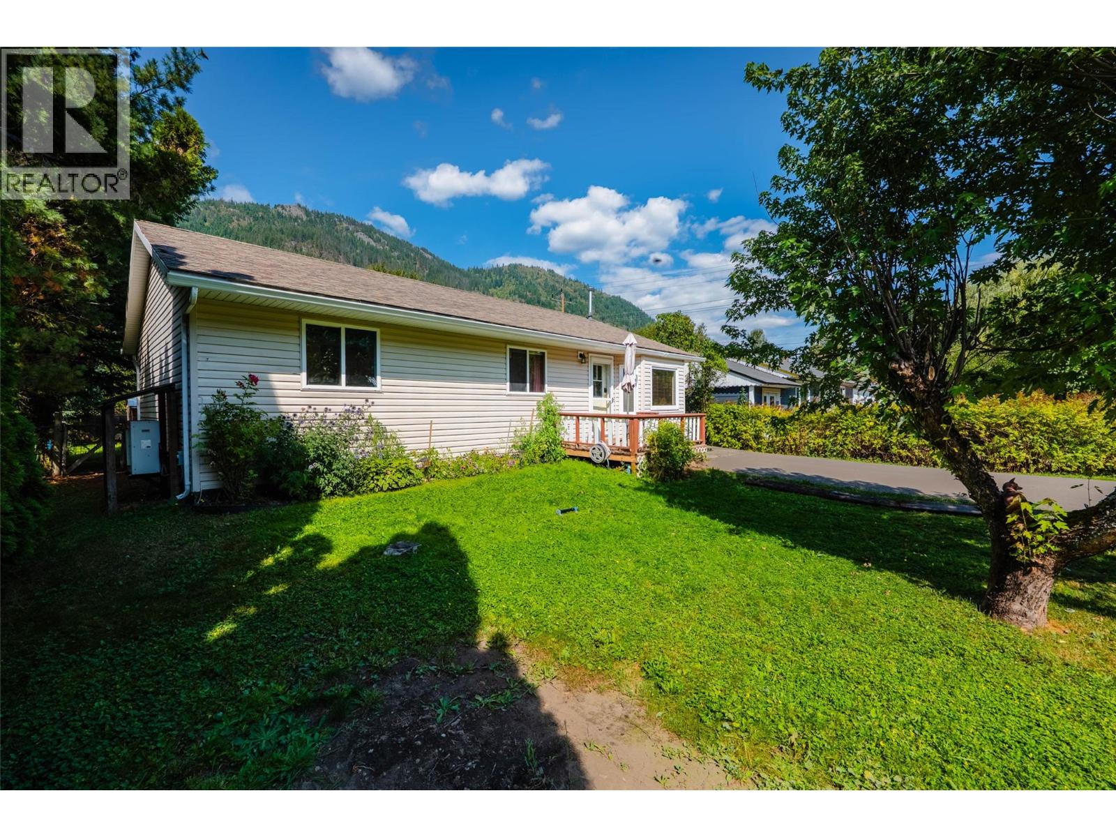 110 Davies Avenue, Salmo, British Columbia  V0G 1Z0 - Photo 23 - 10399406