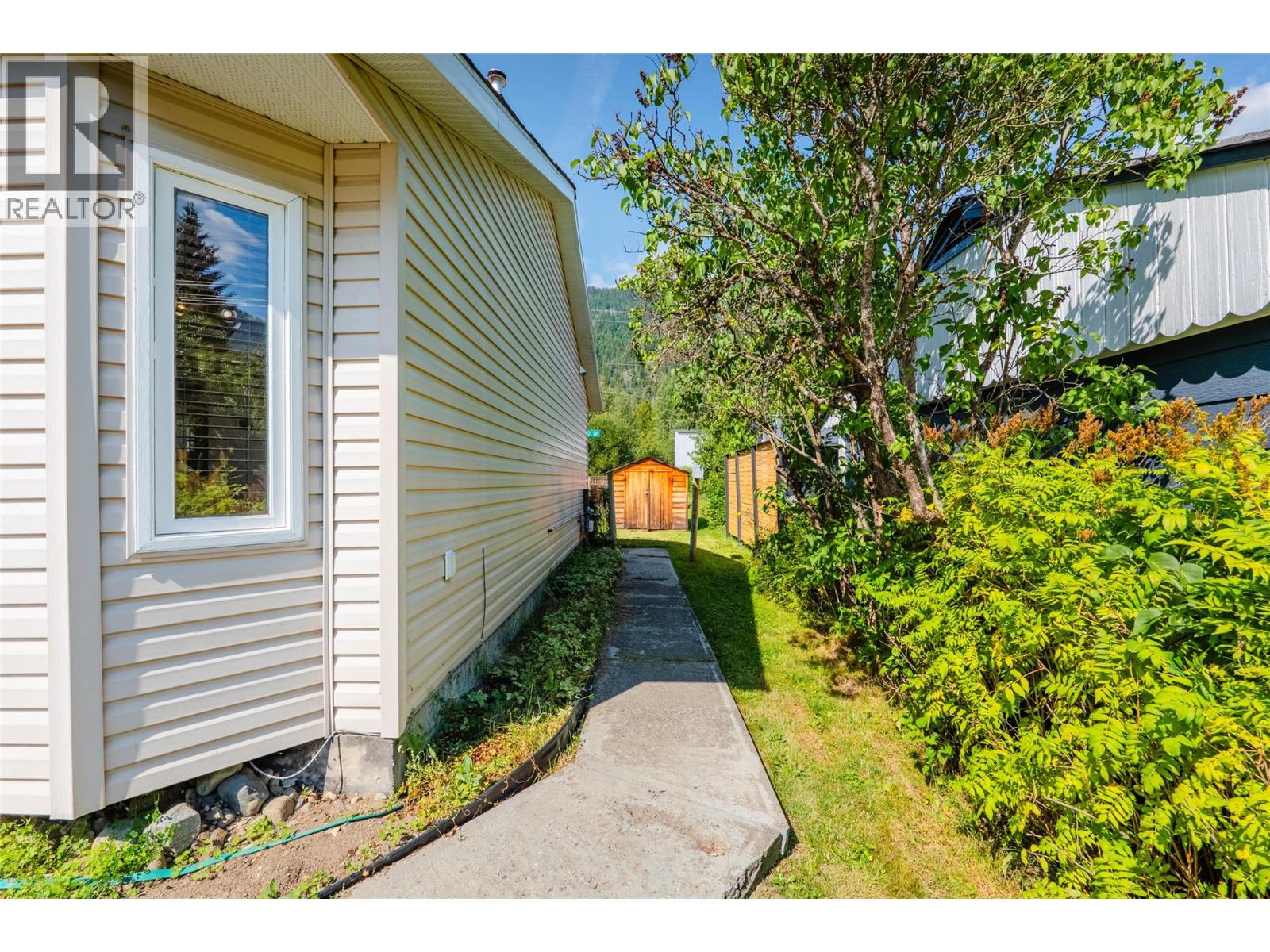 110 Davies Avenue, Salmo, British Columbia  V0G 1Z0 - Photo 27 - 10399406