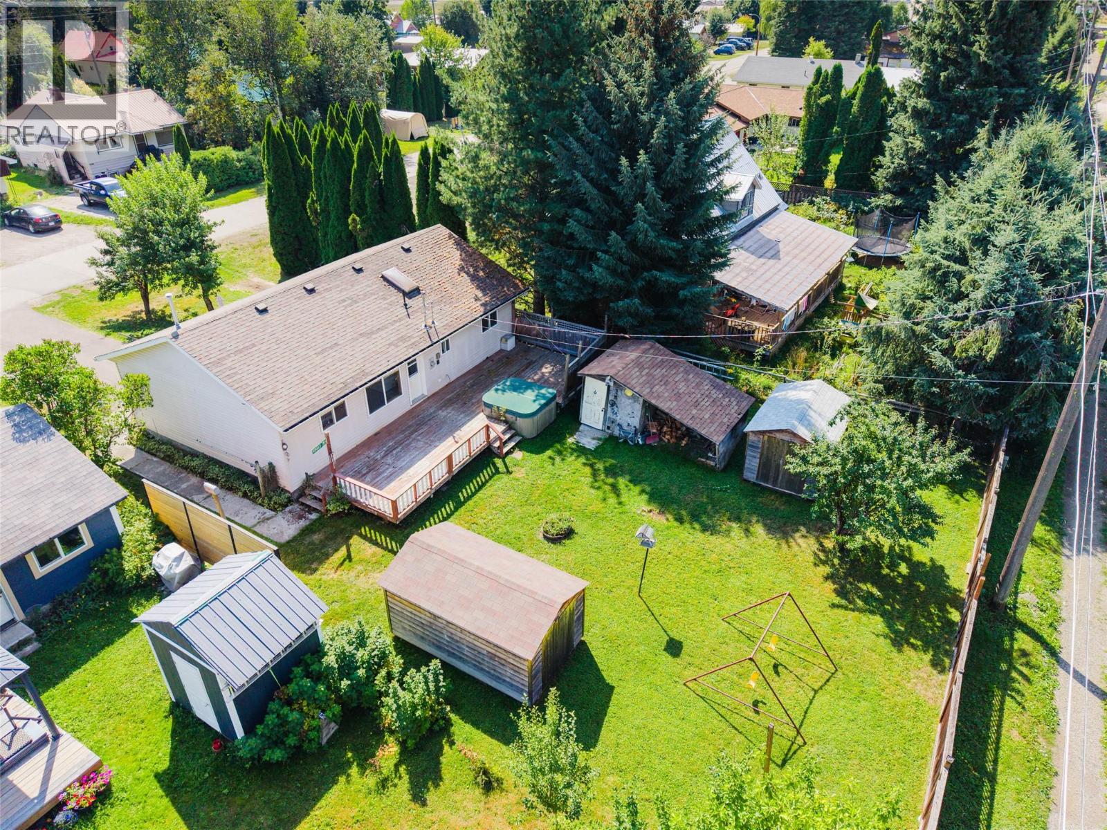 110 Davies Avenue, Salmo, British Columbia  V0G 1Z0 - Photo 3 - 10399406