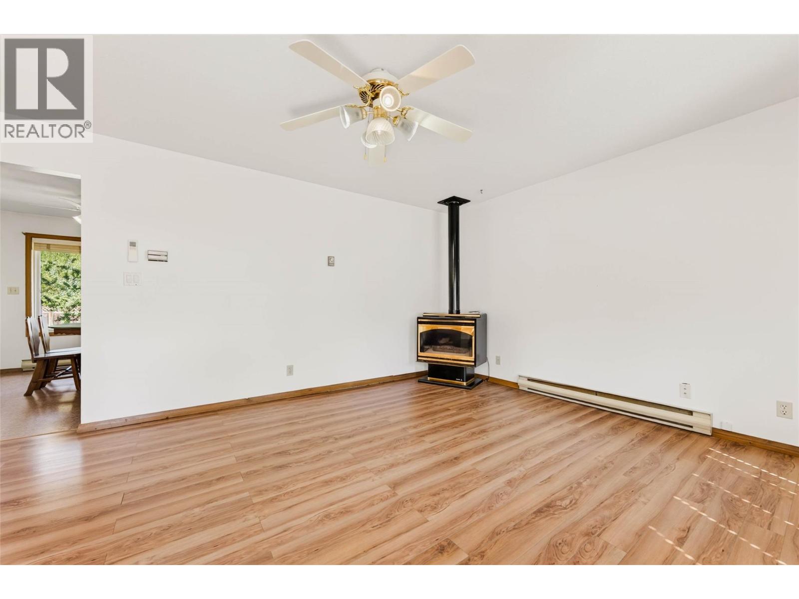 110 Davies Avenue, Salmo, British Columbia  V0G 1Z0 - Photo 6 - 10399406