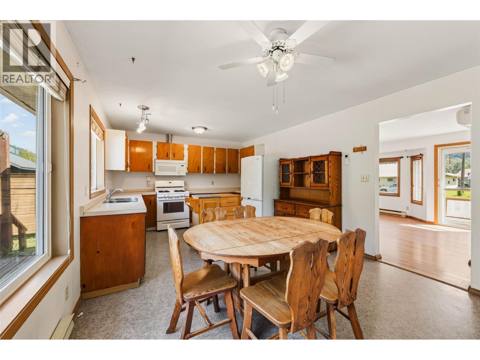 110 Davies Avenue, Salmo, British Columbia  V0G 1Z0 - Photo 9 - 10399406
