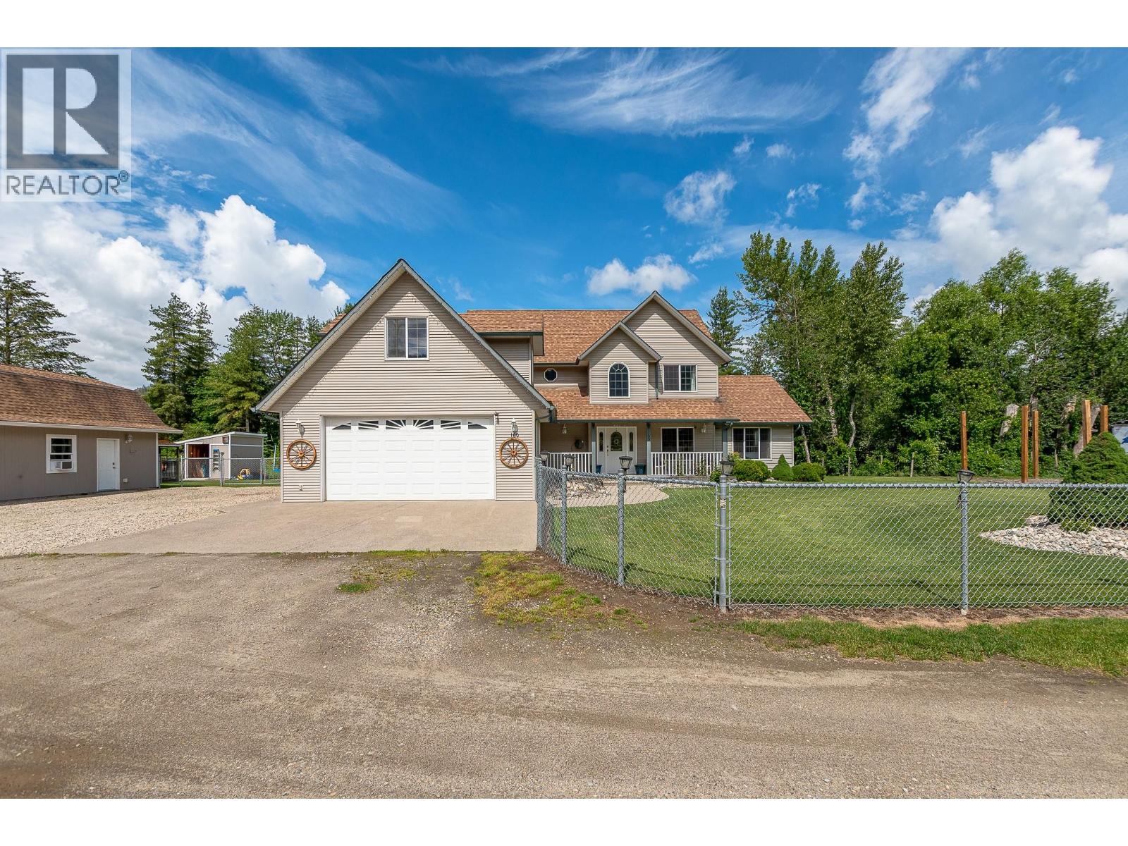 160 Carlin Street, Grindrod, British Columbia  V0E 1Y0 - Photo 2 - 10399460