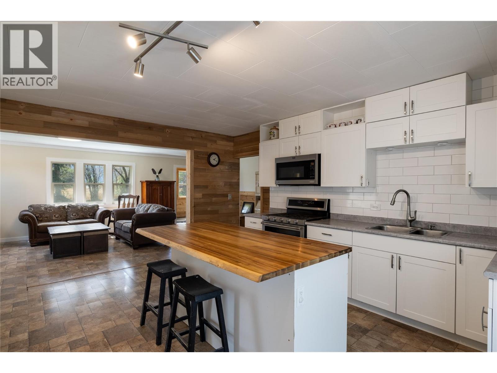 6662 Bulman Road, Westwold, British Columbia  V0E 3B1 - Photo 12 - 10399394