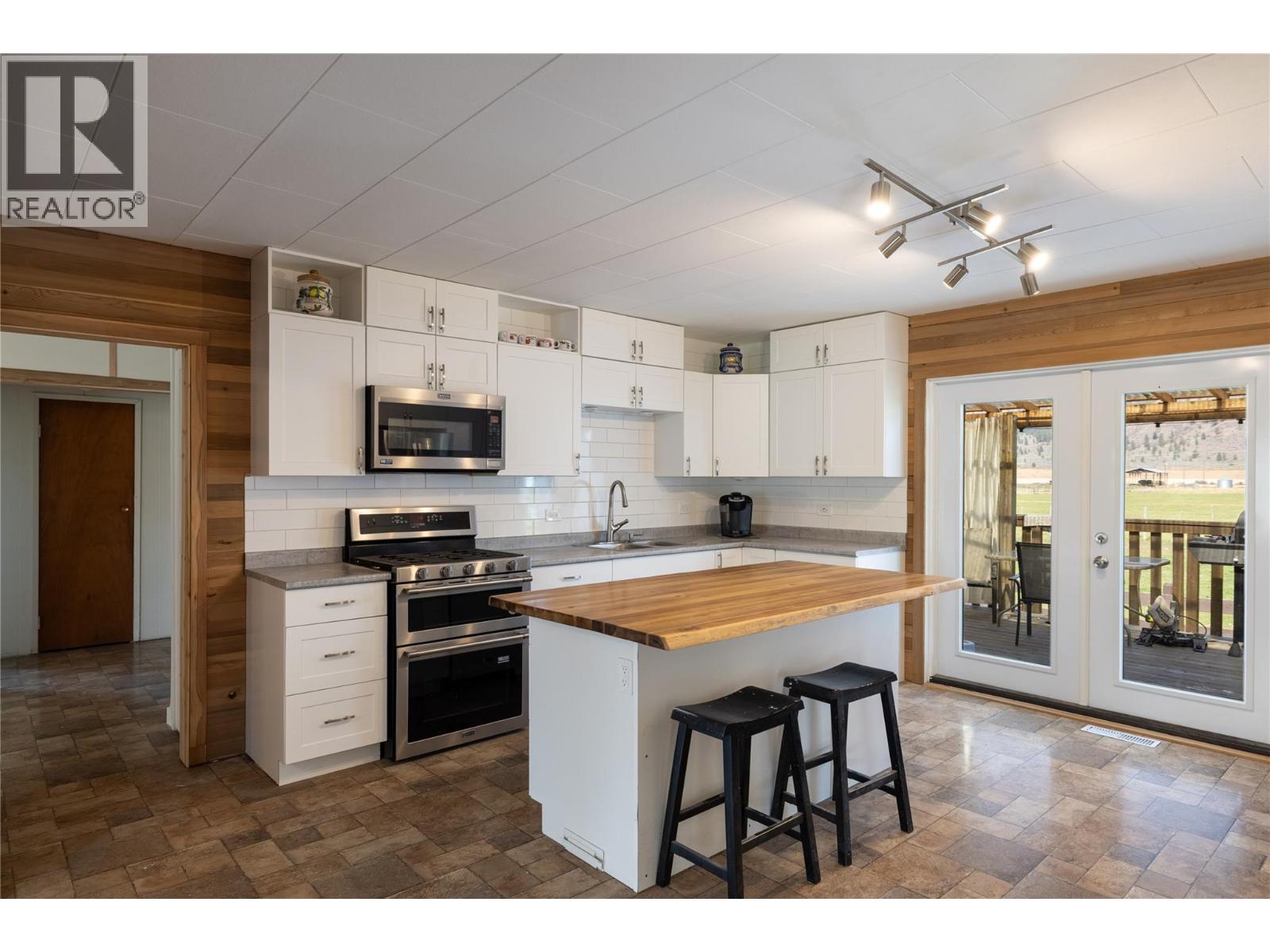 6662 Bulman Road, Westwold, British Columbia  V0E 3B1 - Photo 8 - 10399394