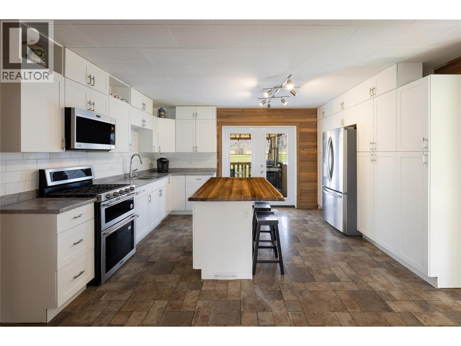6662 Bulman Road, Westwold, British Columbia  V0E 3B1 - Photo 9 - 10399394