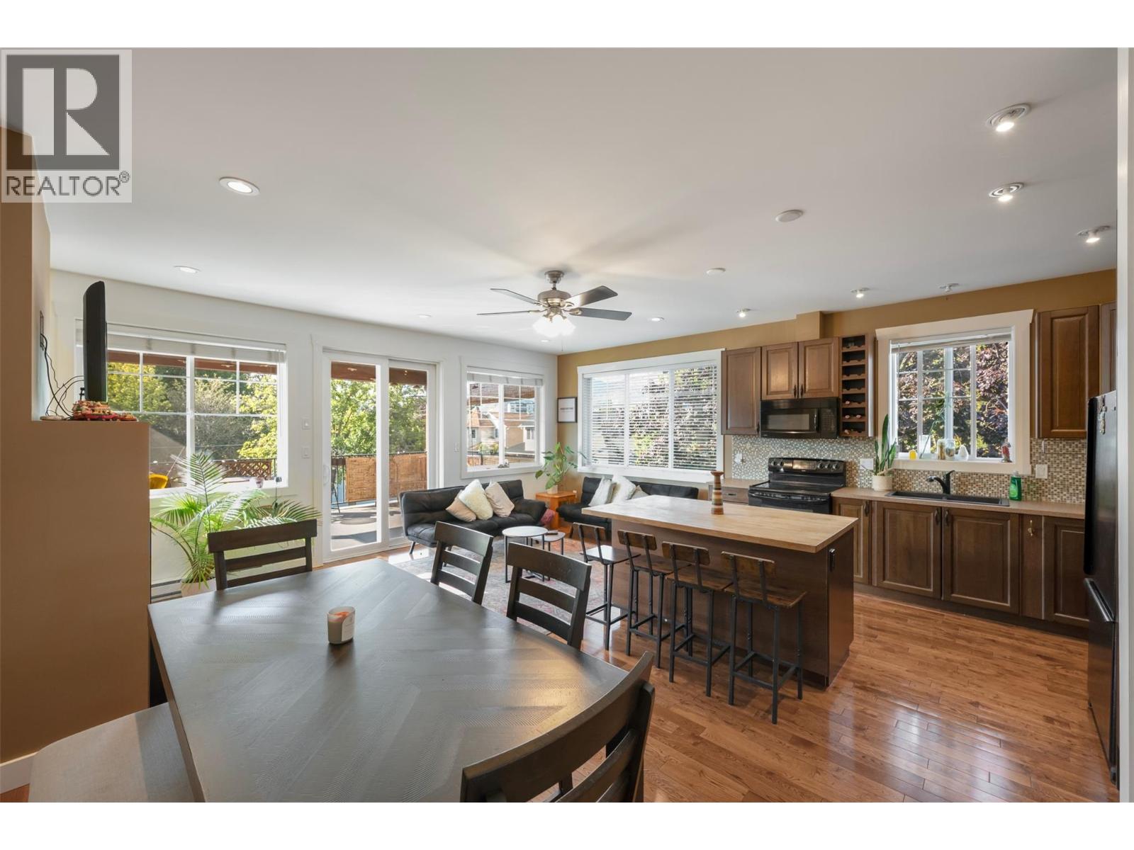 598 Wade Avenue Unit# 102, Penticton, British Columbia  V2A 1V5 - Photo 2 - 10398994
