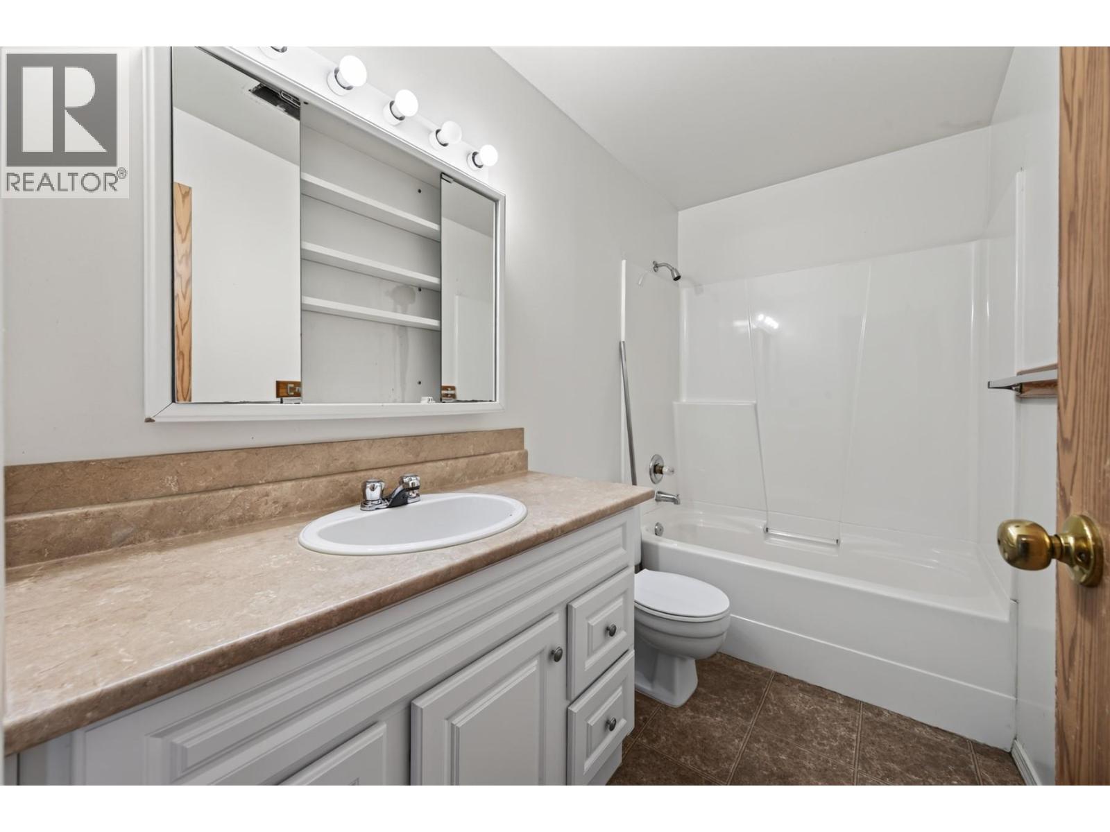 1037 Dundas Street, Kamloops, British Columbia  V2B 2T1 - Photo 16 - 10399709