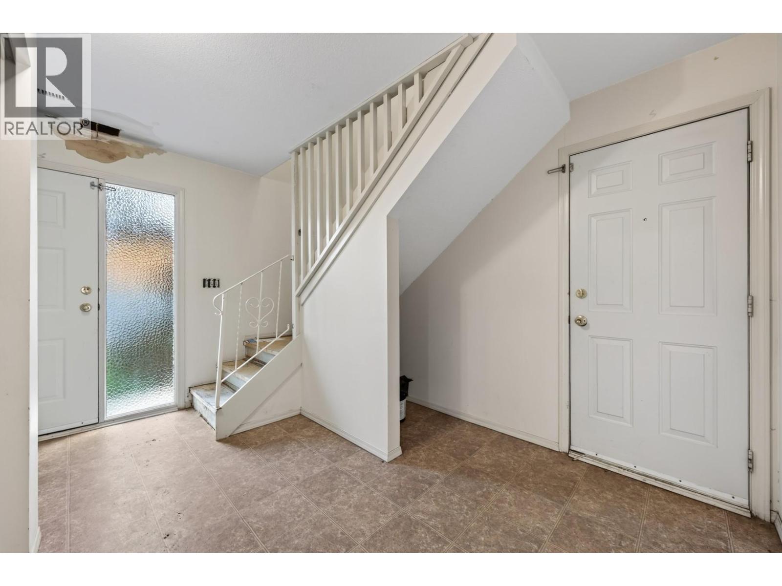 1037 Dundas Street, Kamloops, British Columbia  V2B 2T1 - Photo 2 - 10399709