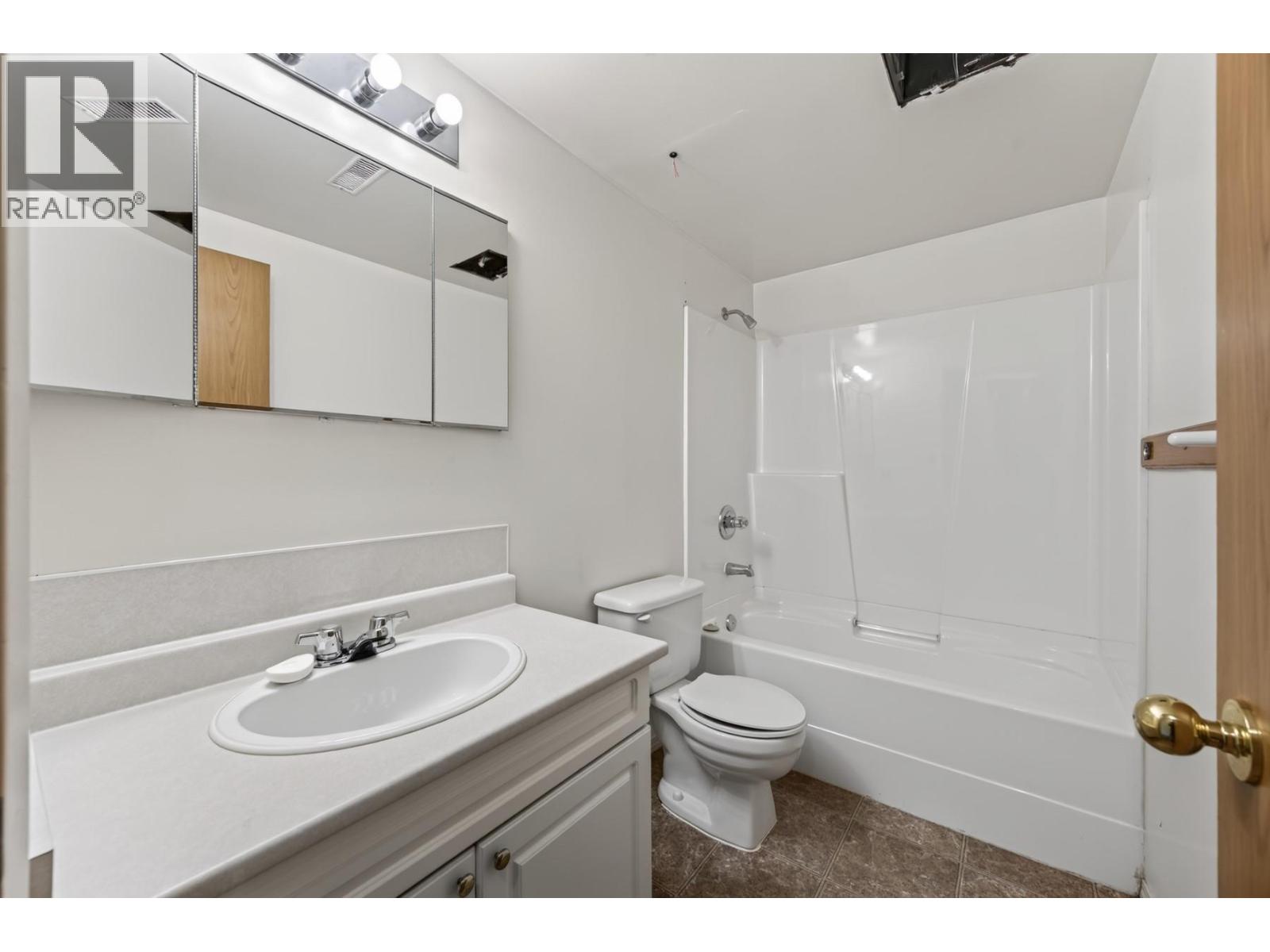 1037 Dundas Street, Kamloops, British Columbia  V2B 2T1 - Photo 25 - 10399709