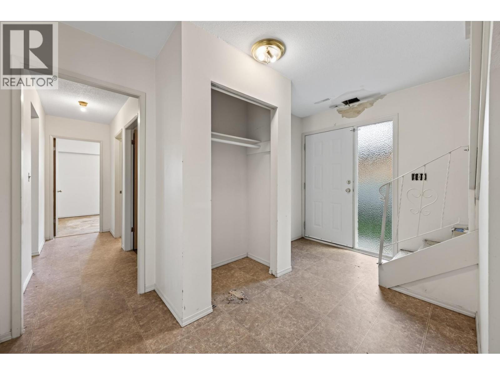 1037 Dundas Street, Kamloops, British Columbia  V2B 2T1 - Photo 3 - 10399709