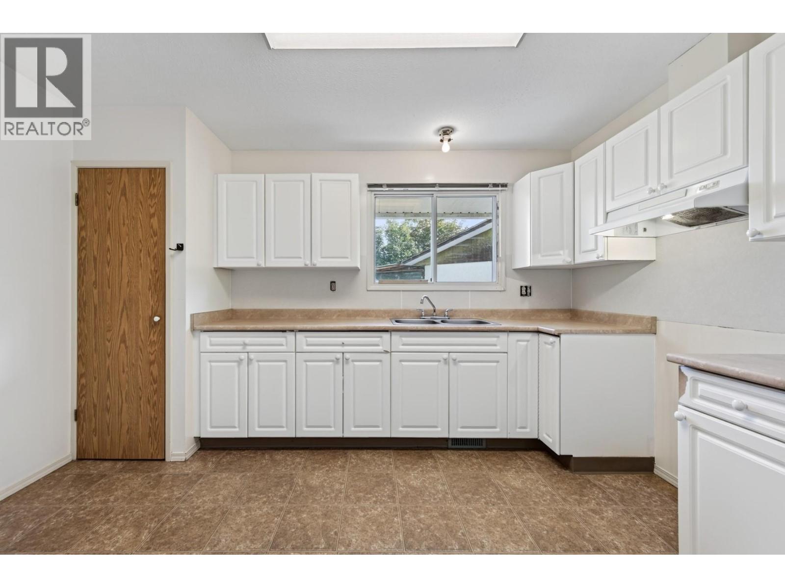 1037 Dundas Street, Kamloops, British Columbia  V2B 2T1 - Photo 7 - 10399709
