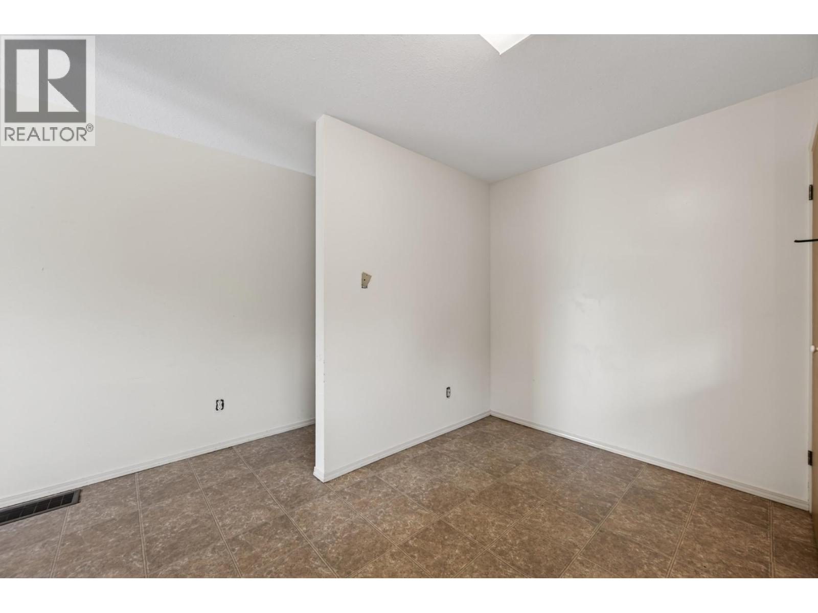 1037 Dundas Street, Kamloops, British Columbia  V2B 2T1 - Photo 9 - 10399709
