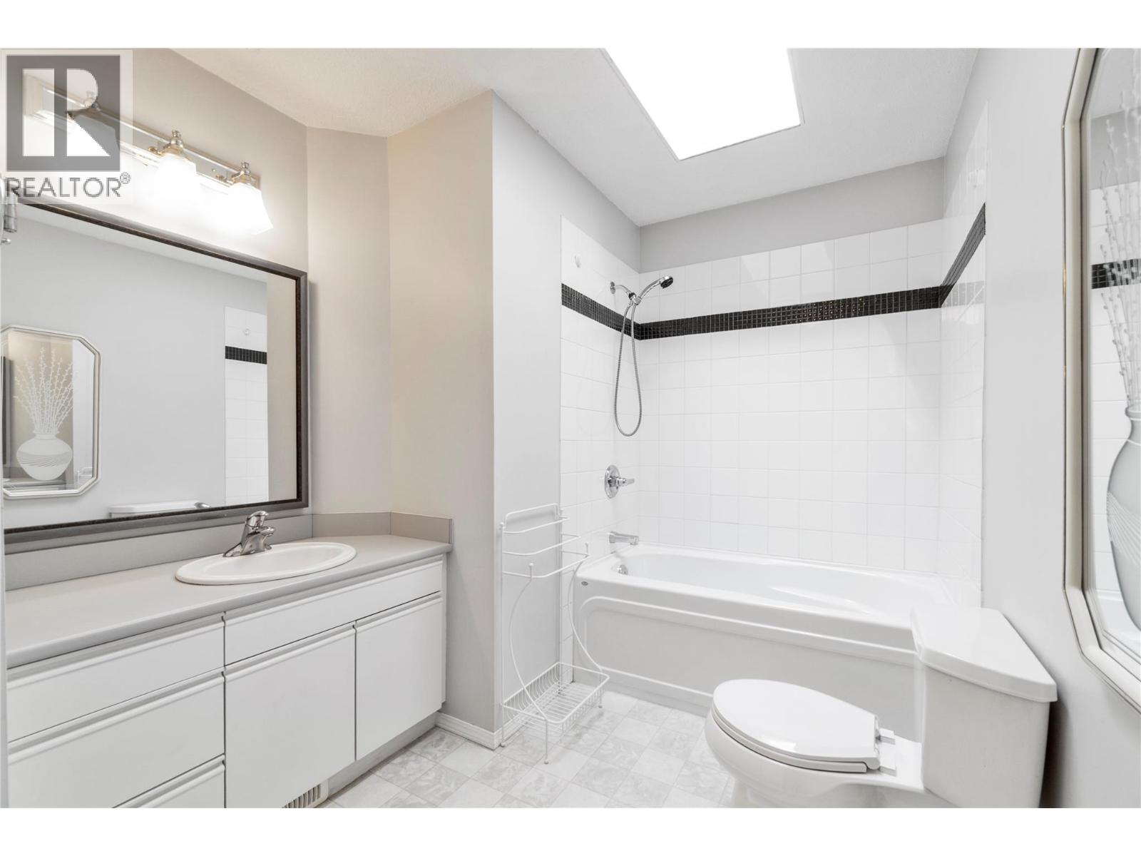 2415 5 Avenue Ne, Salmon Arm, British Columbia  V1E 1Y9 - Photo 23 - 10399524