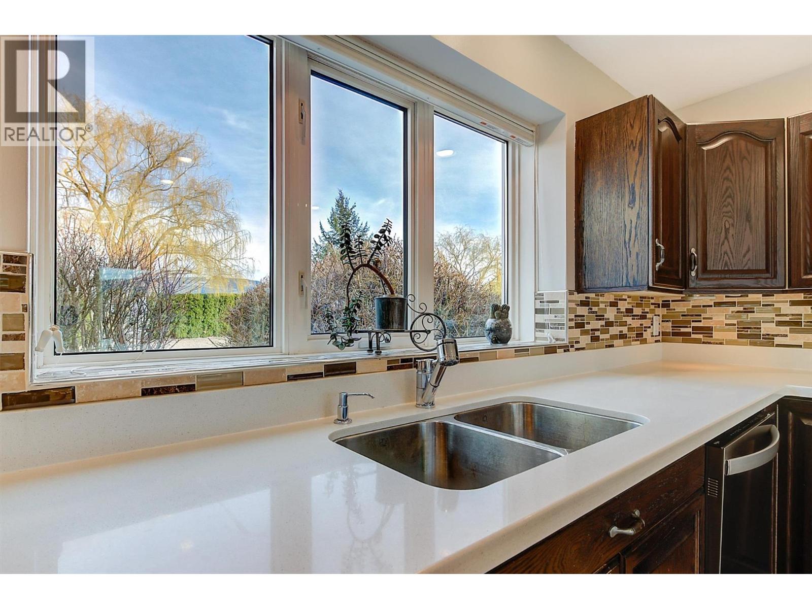 2547 Sexsmith Road, Kelowna, British Columbia  V1V 2G6 - Photo 11 - 10399056