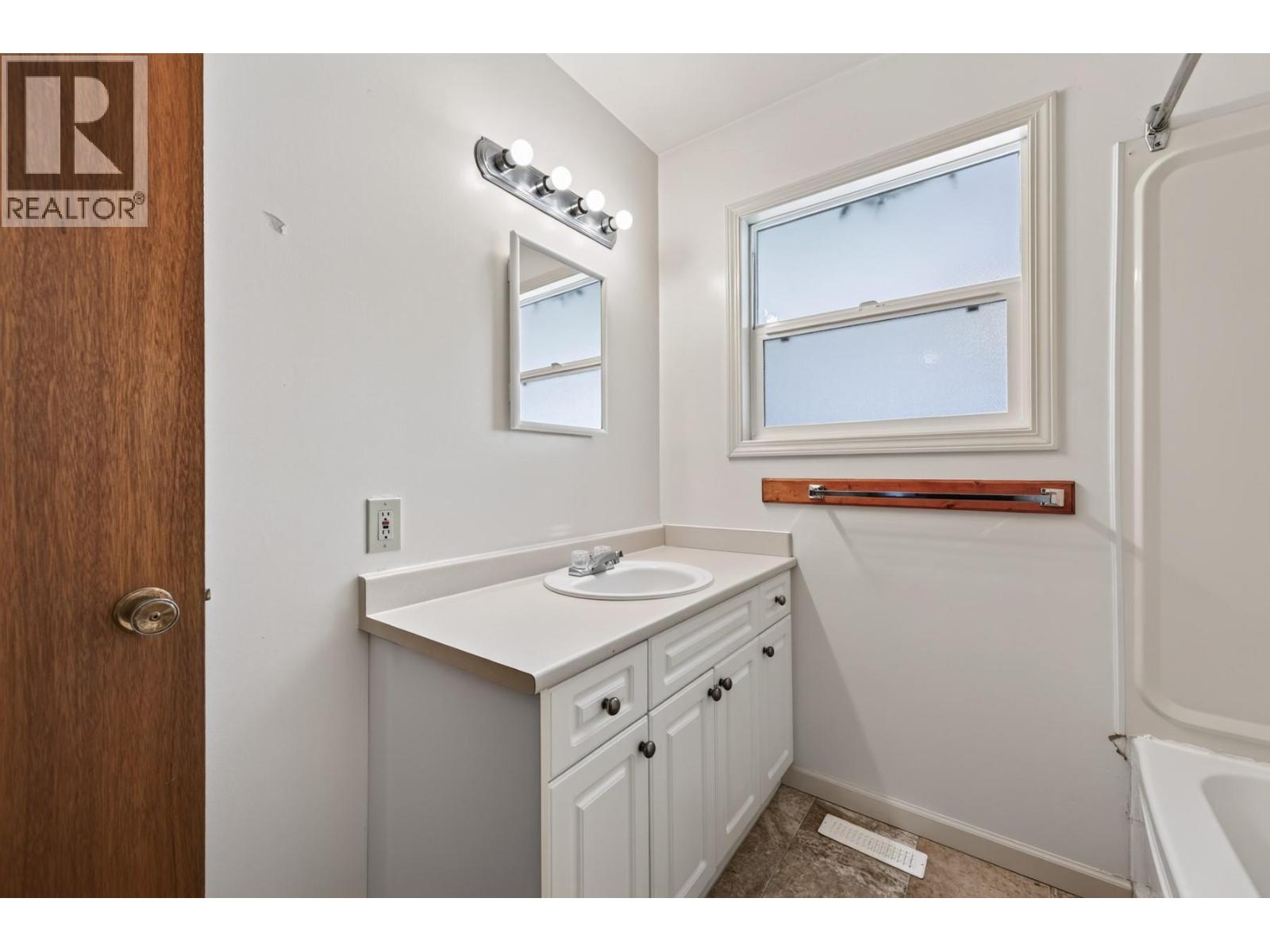 2640 Argyle Avenue, Kamloops, British Columbia  V2B 4T8 - Photo 11 - 10399705
