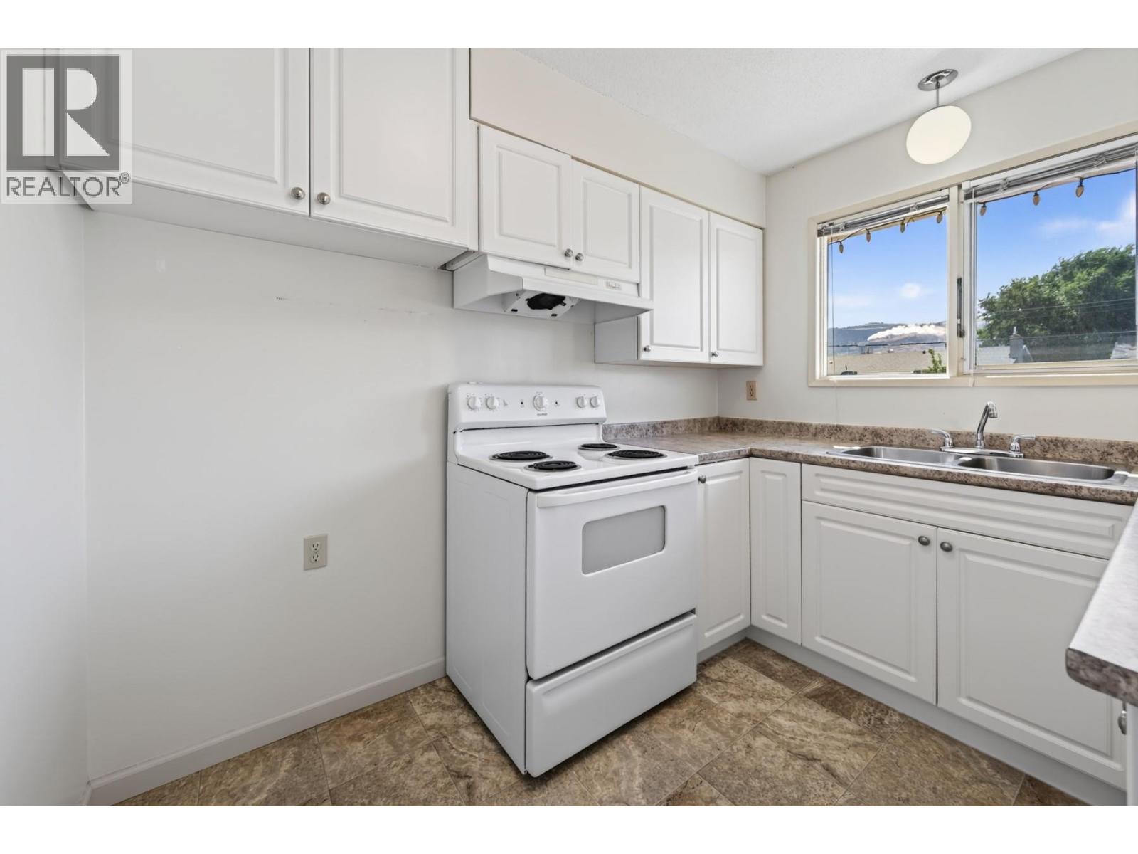 2640 Argyle Avenue, Kamloops, British Columbia  V2B 4T8 - Photo 6 - 10399705