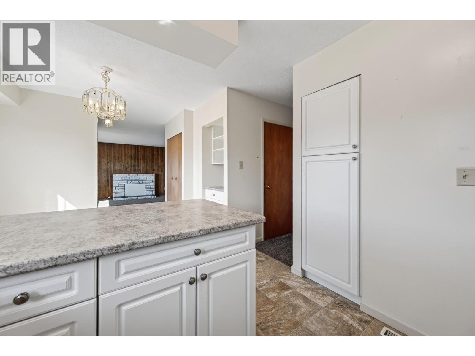 2640 Argyle Avenue, Kamloops, British Columbia  V2B 4T8 - Photo 8 - 10399705