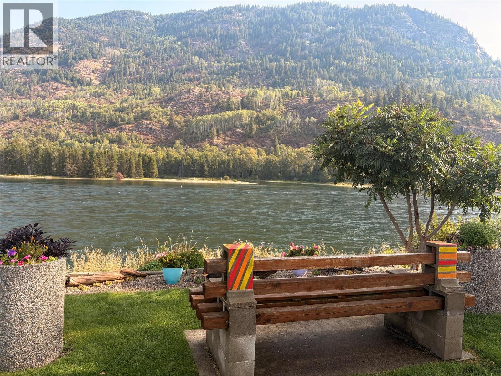 217 3rd Avenue, Castlegar, British Columbia  V1N 2N2 - Photo 1 - 10399554