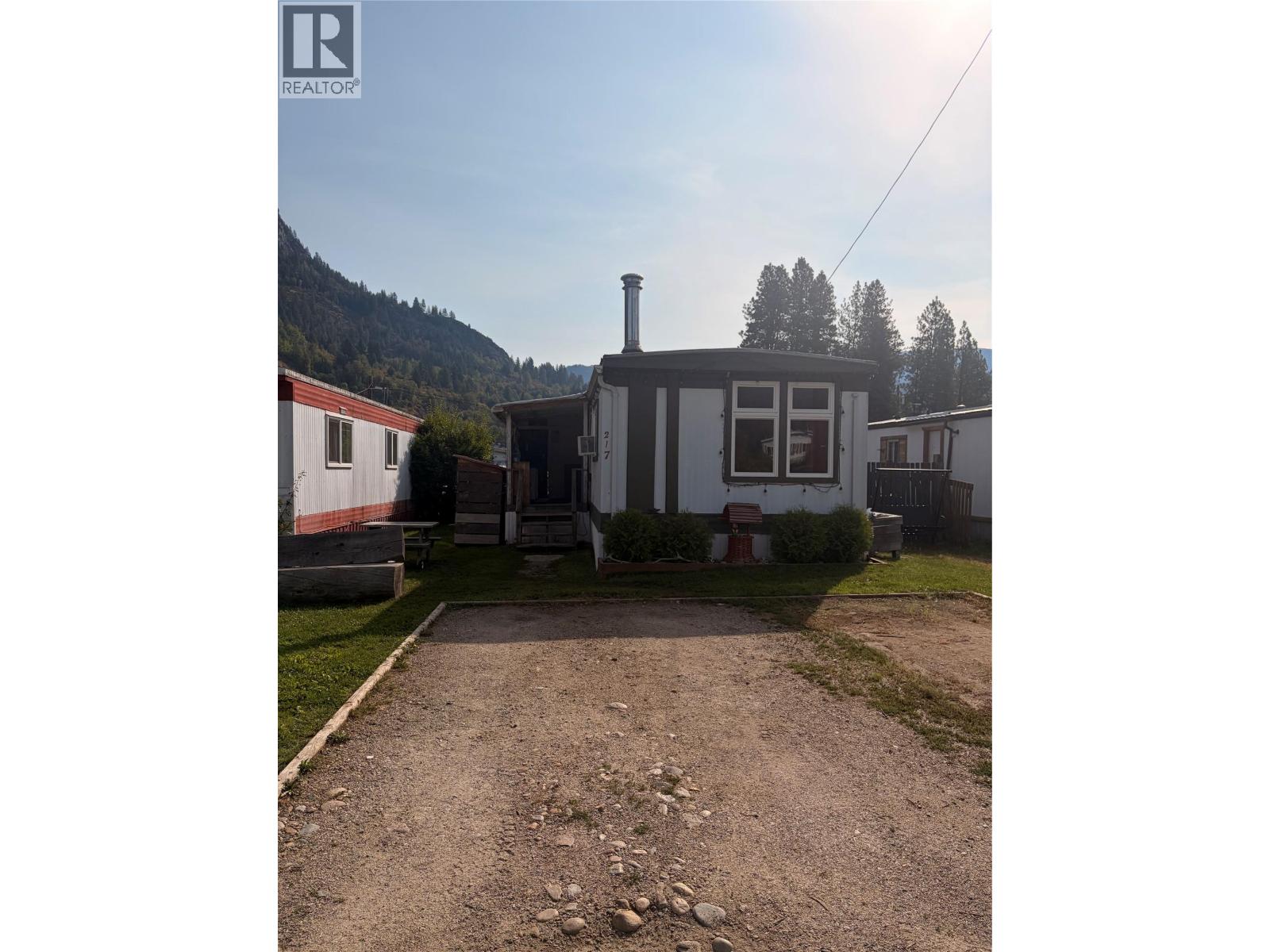 217 3rd Avenue, Castlegar, British Columbia  V1N 2N2 - Photo 13 - 10399554