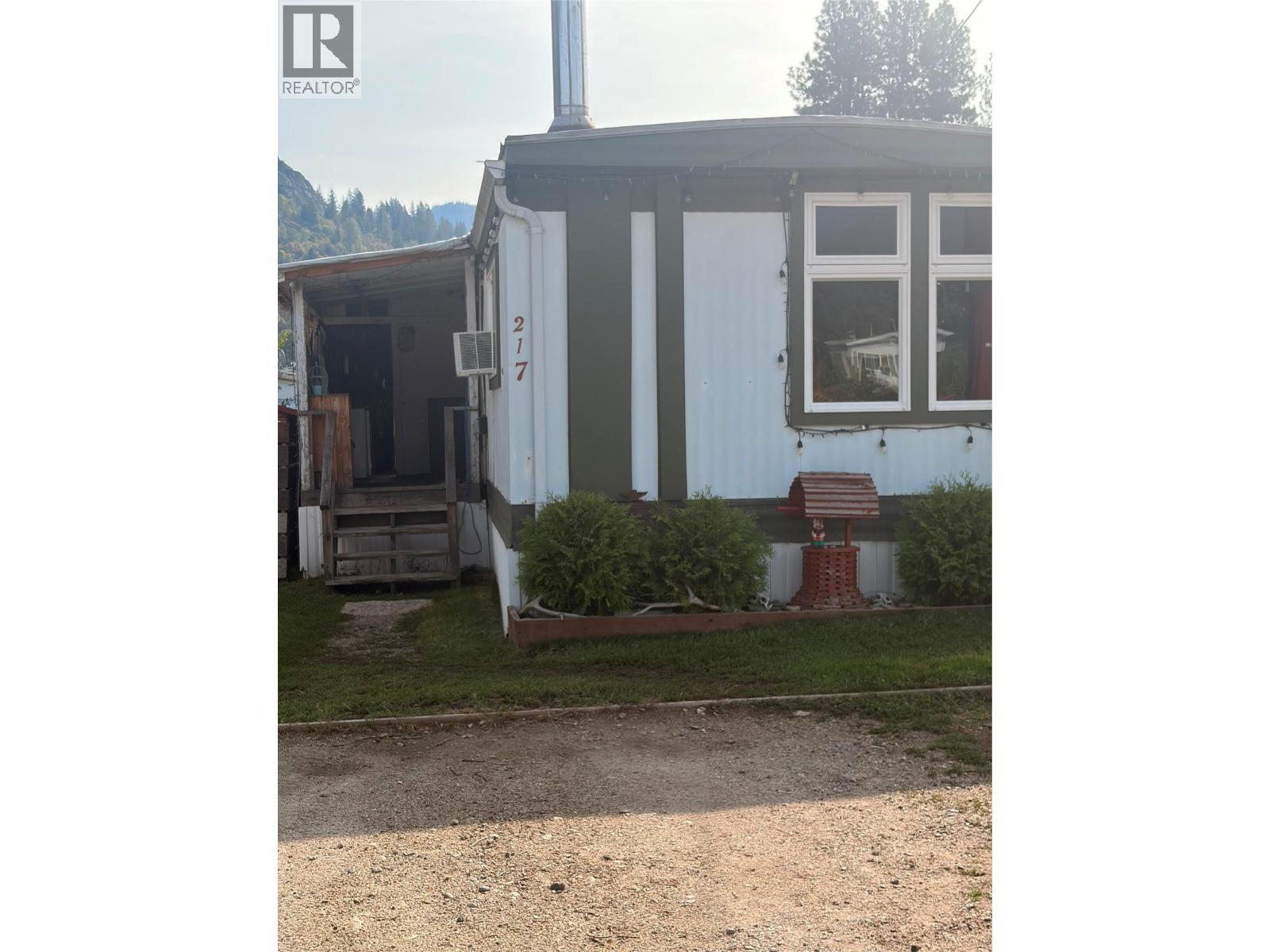 217 3rd Avenue, Castlegar, British Columbia  V1N 2N2 - Photo 14 - 10399554
