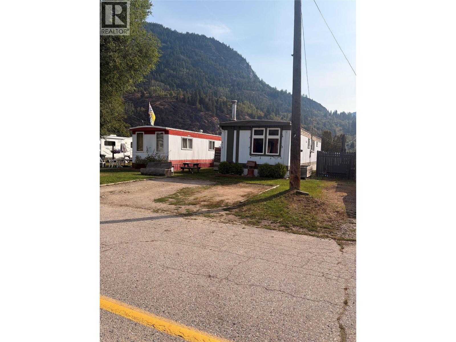 217 3rd Avenue, Castlegar, British Columbia  V1N 2N2 - Photo 15 - 10399554