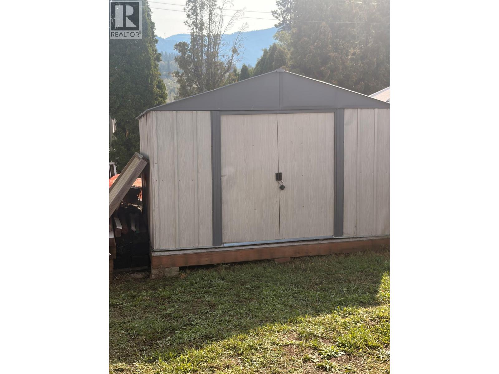 217 3rd Avenue, Castlegar, British Columbia  V1N 2N2 - Photo 19 - 10399554