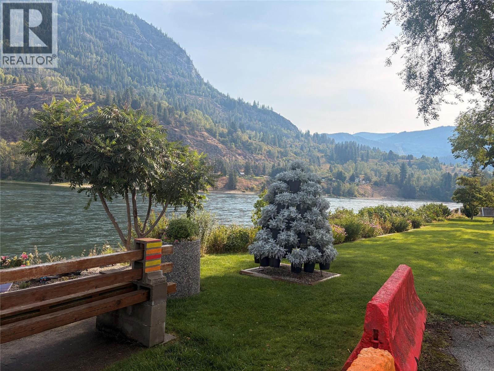 217 3rd Avenue, Castlegar, British Columbia  V1N 2N2 - Photo 3 - 10399554