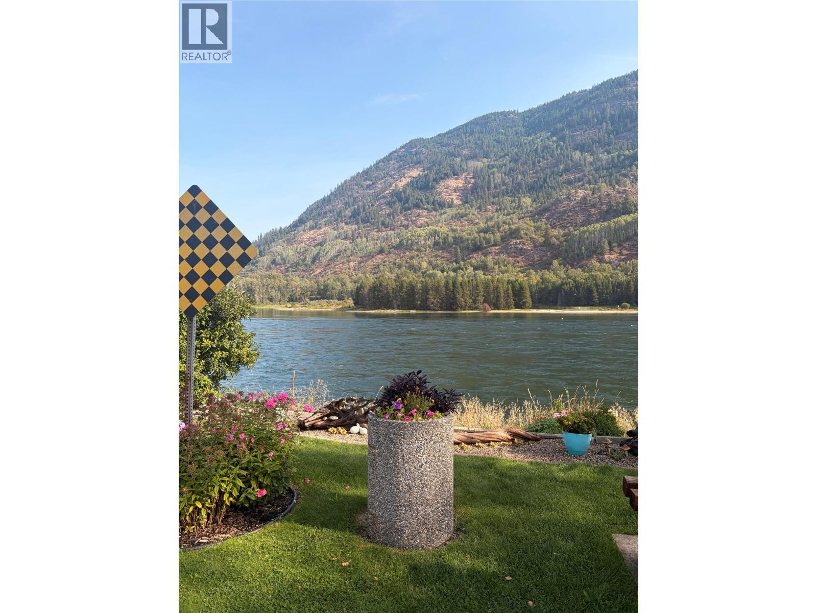 217 3rd Avenue, Castlegar, British Columbia  V1N 2N2 - Photo 9 - 10399554