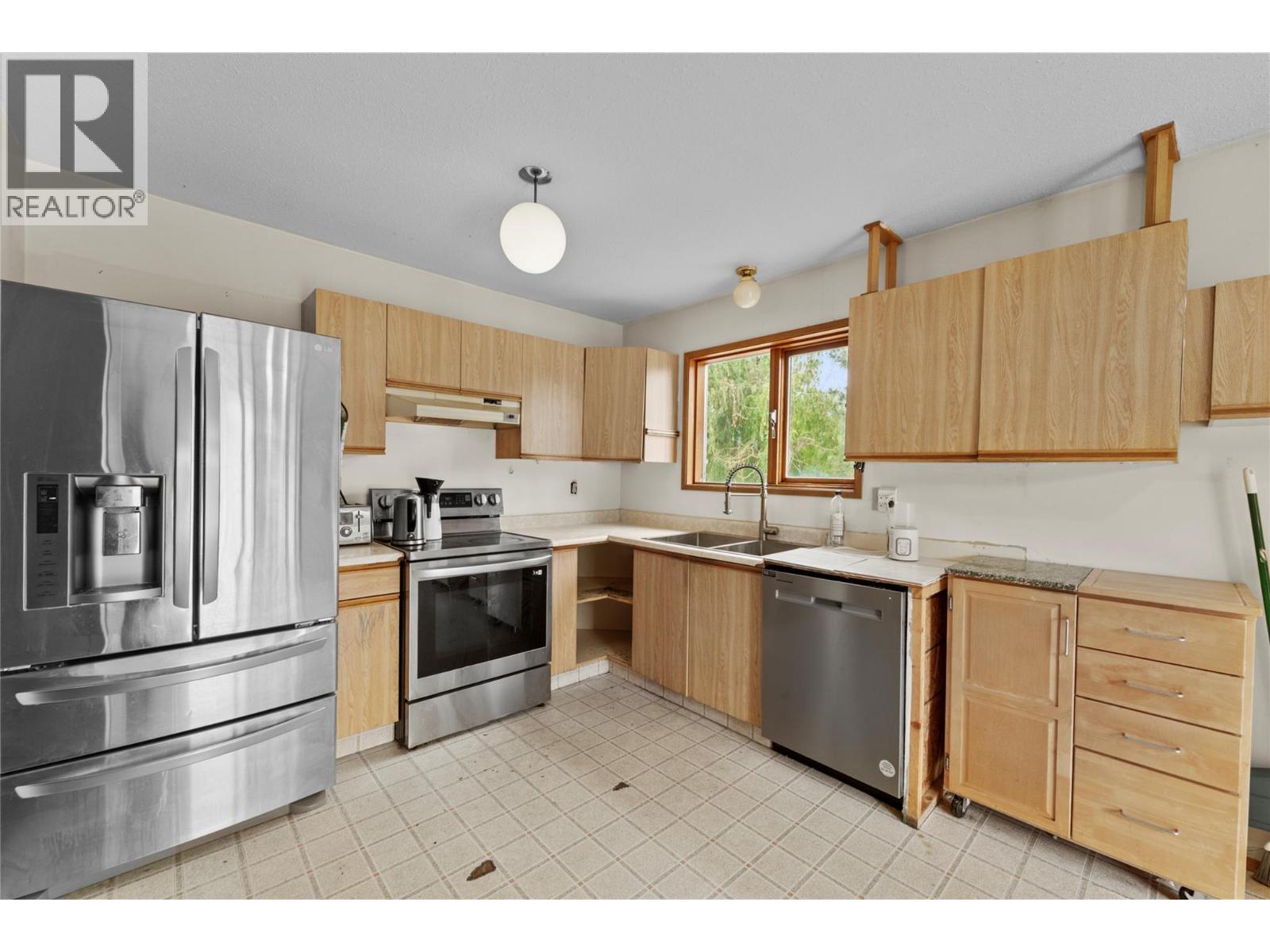 462 Dodding Avenue, Merritt, British Columbia  V0K 1Y0 - Photo 3 - 10399757