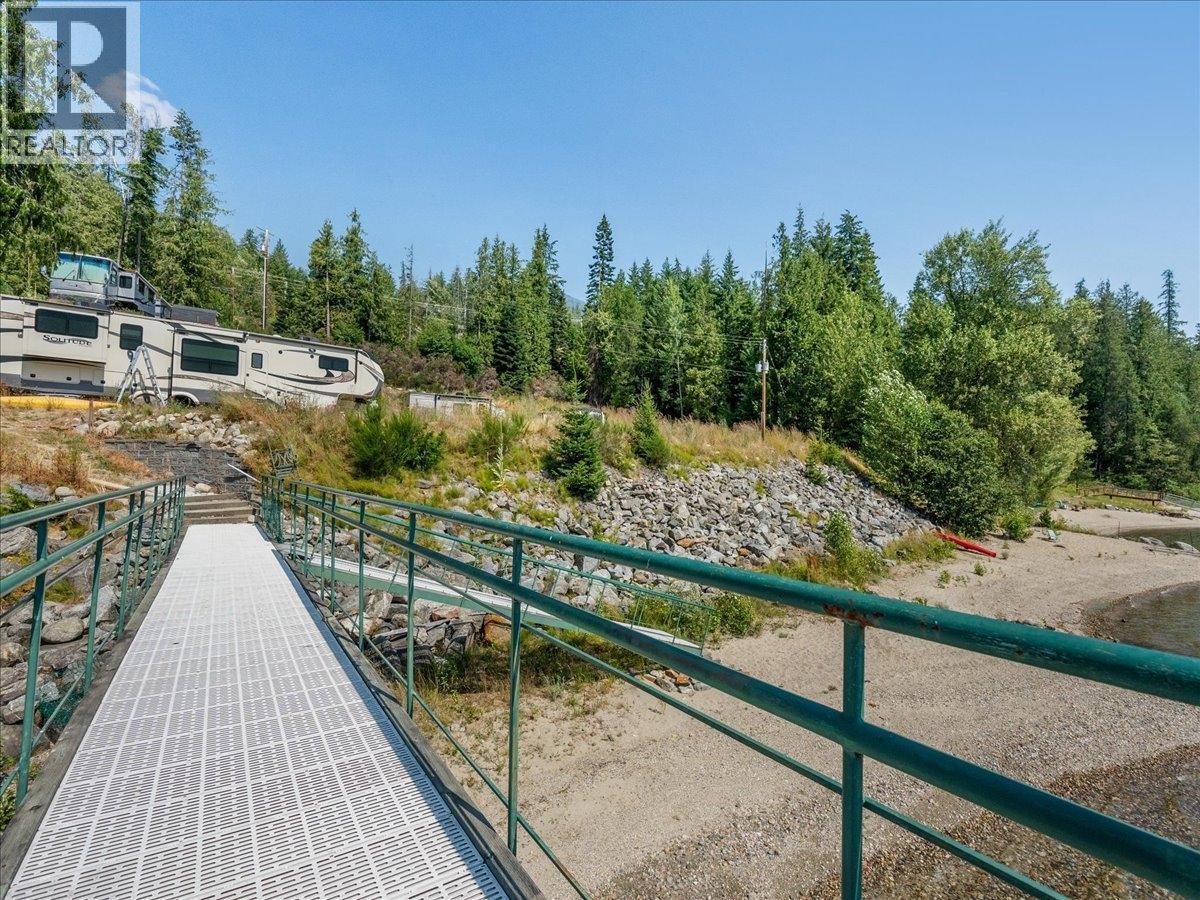 6744 3a Highway, Nelson, British Columbia  V1L 6S2 - Photo 13 - 10399714