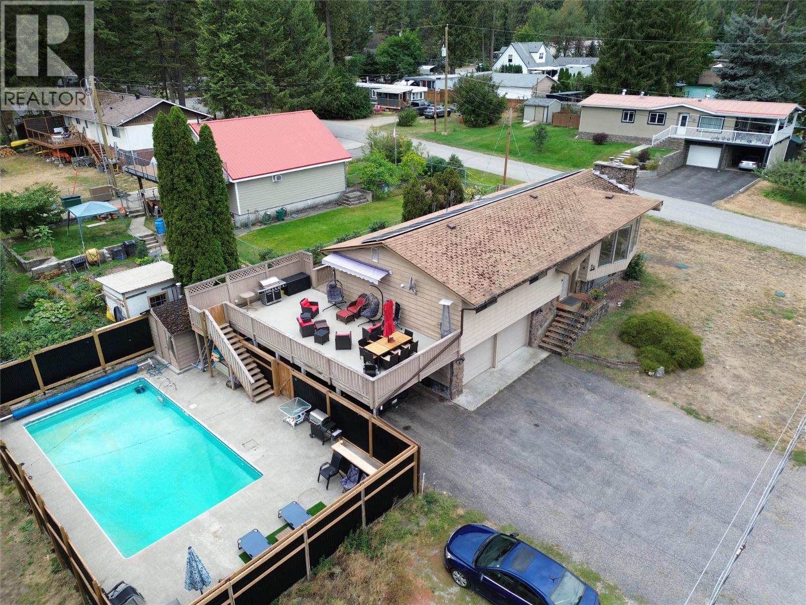 93 Holmes Road, Christina Lake, British Columbia  V0H 1E0 - Photo 2 - 10399519
