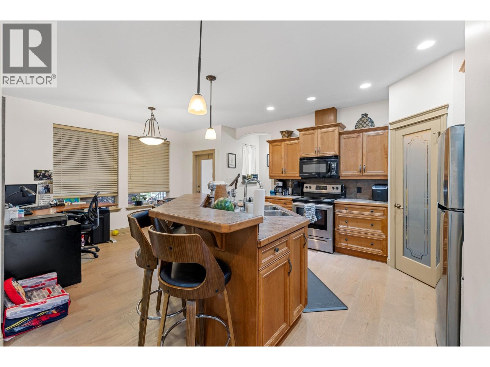 5438 Farron Street, Kelowna, British Columbia  V1W 5A6 - Photo 10 - 10398029