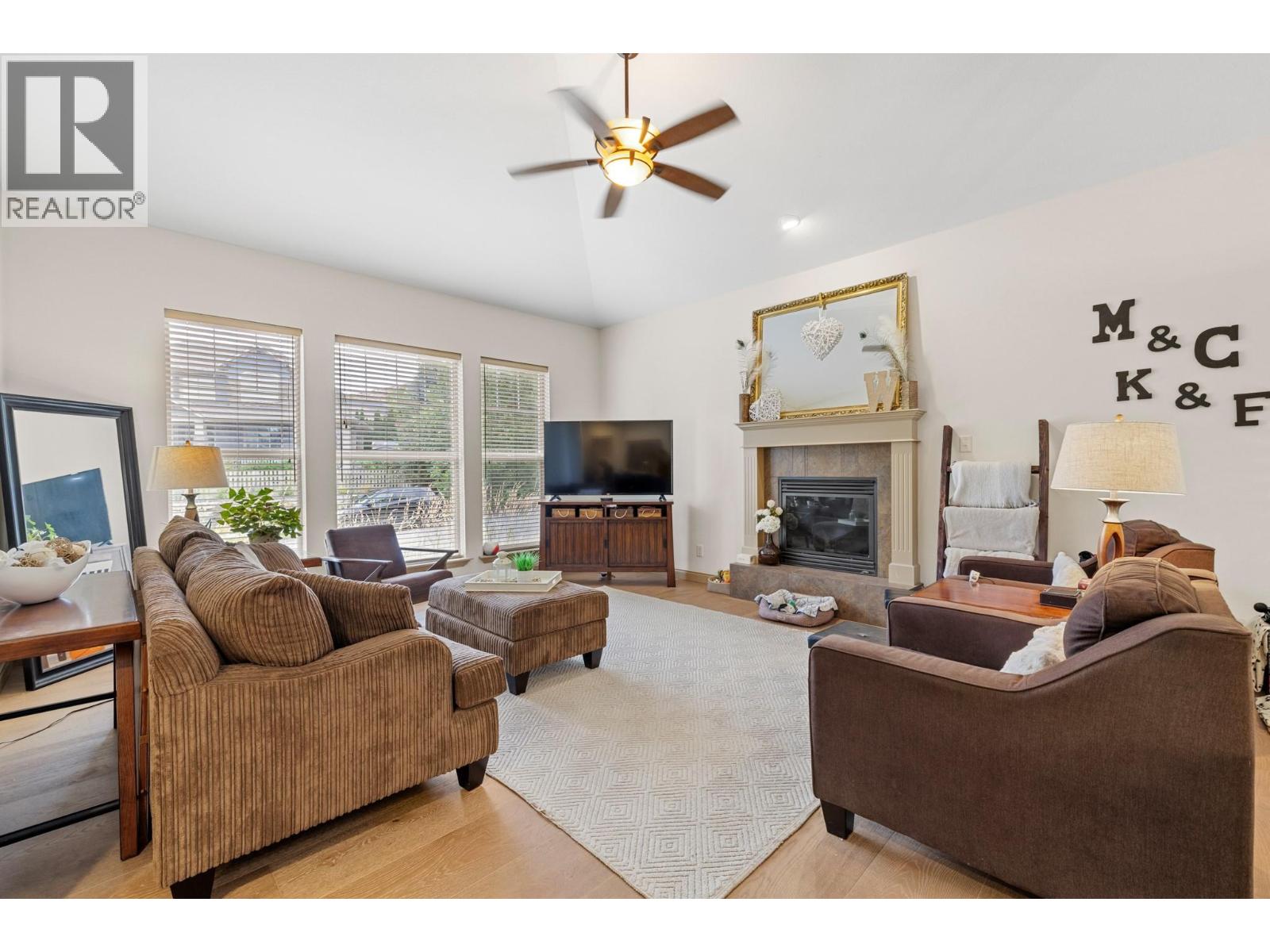 5438 Farron Street, Kelowna, British Columbia  V1W 5A6 - Photo 4 - 10398029