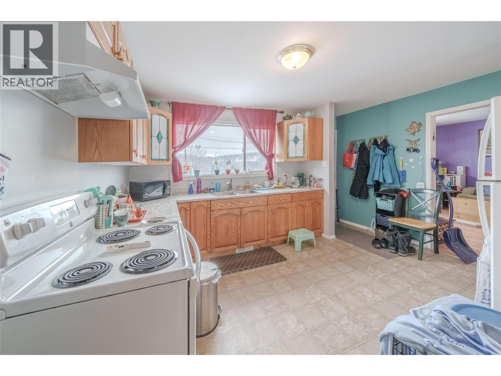 1504 Carson Street, Clinton, British Columbia  V0K 1K0 - Photo 3 - 10399765