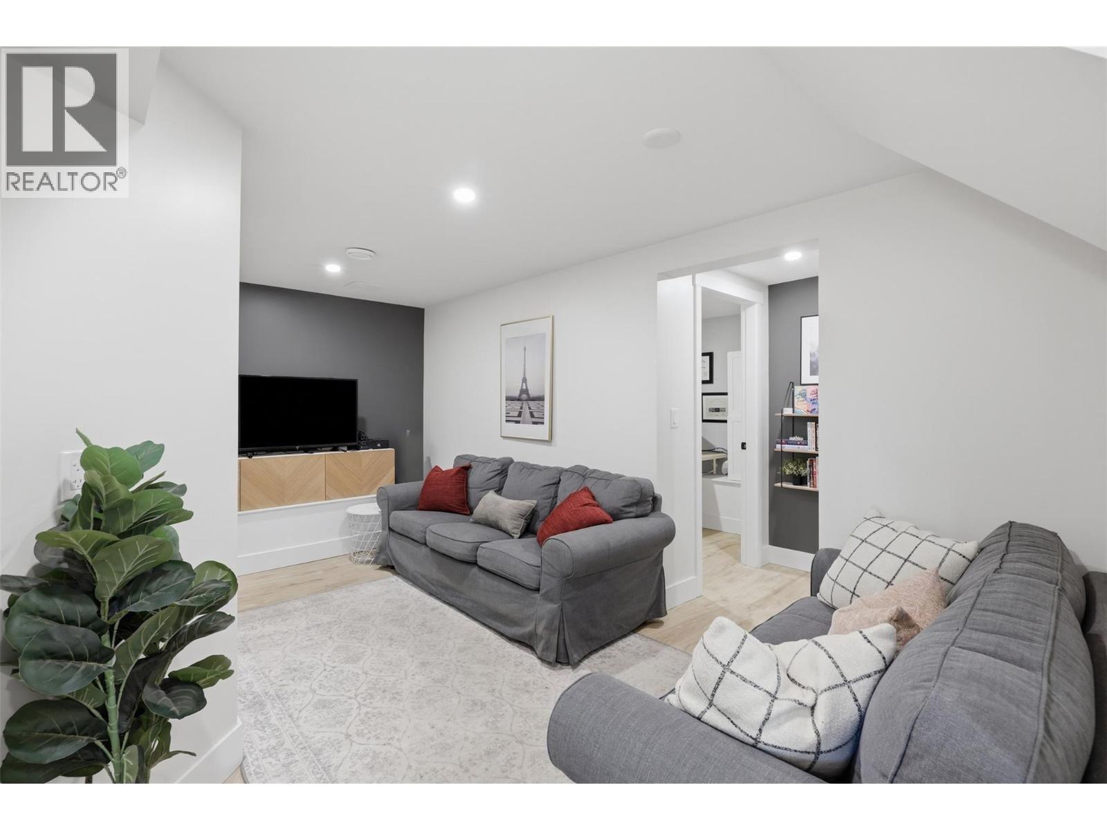 675 Dominion Street, Kamloops, British Columbia  V2C 2X6 - Photo 41 - 10386242